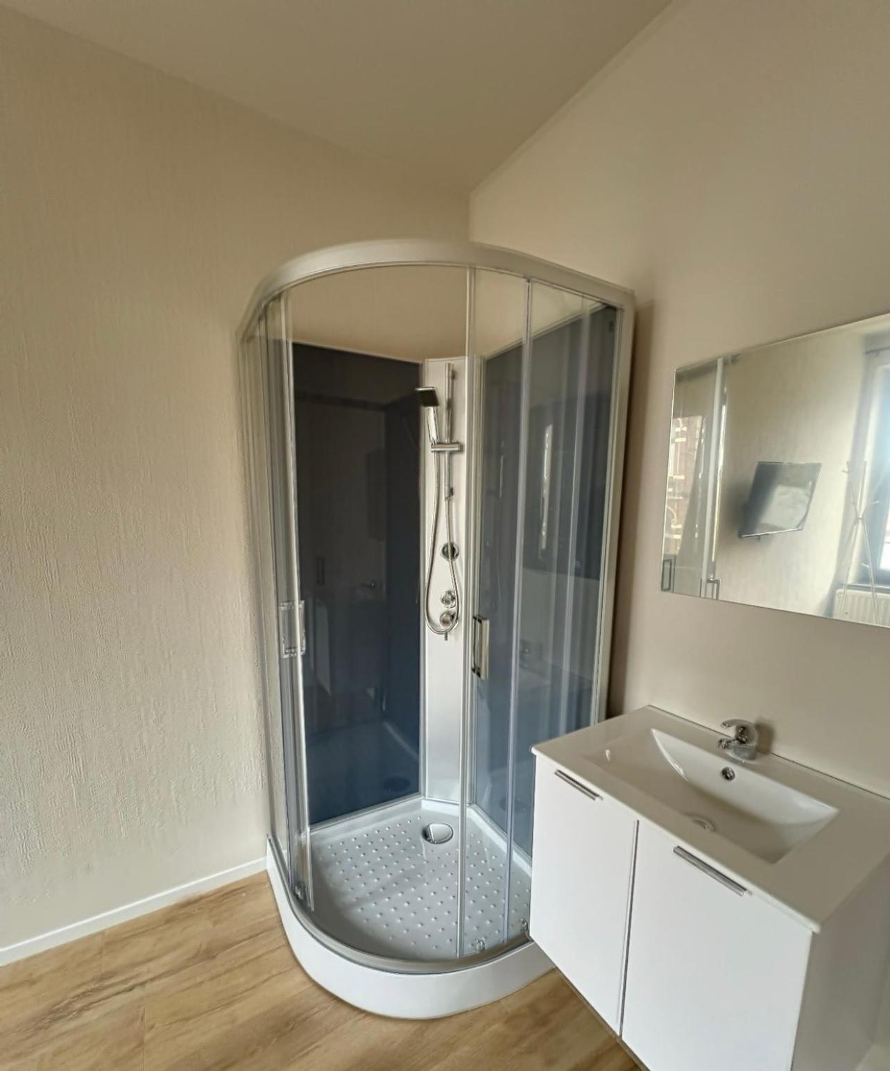 Apartment Station 64 A4 Charleroi-airport *